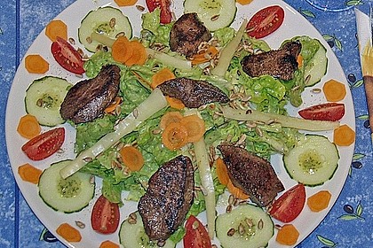 Bunter Salat mit gebratener Putenleber