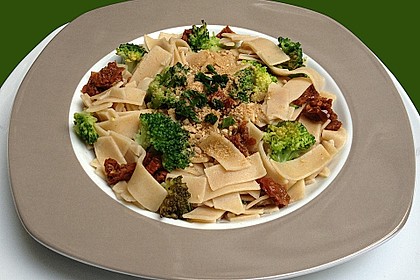 Brokkoli - Pasta mit getrockneten Tomaten 3