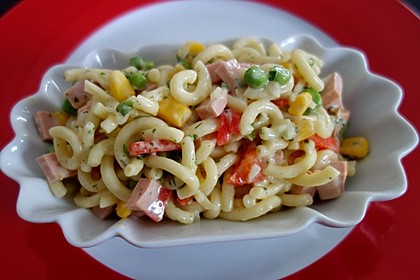 Bester und leckerster Nudelsalat