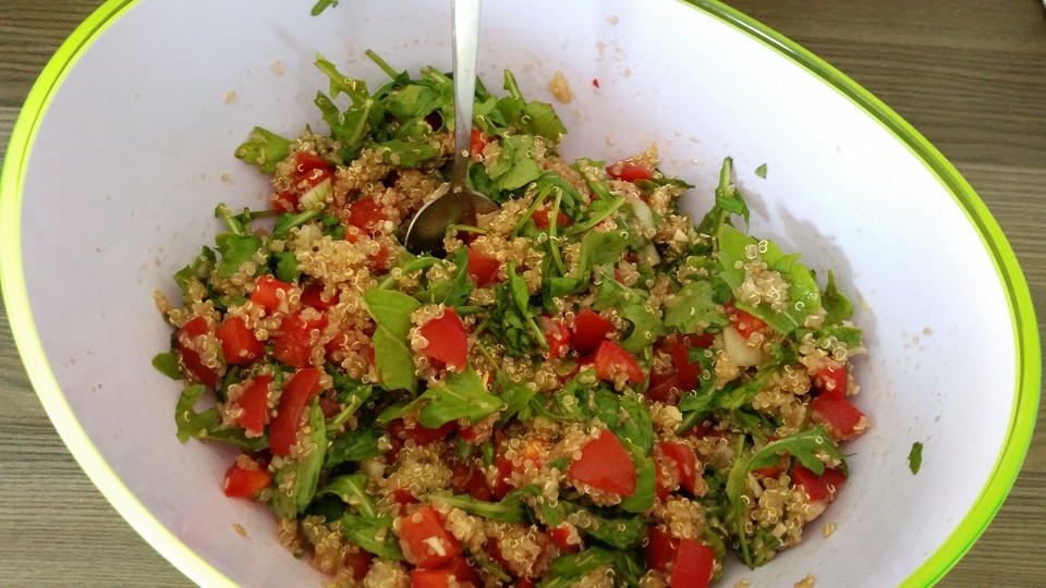 Inka-Salat - würziger Quinoa-Salat mit Avocado und Rucola (Rezept mit ...