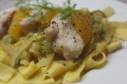 Tagliatelle an Orangen-Fenchel-Sauce mit gebratenen Kabeljaufiletstücken 1
