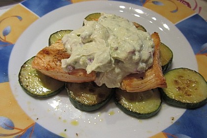 Gebratene Gurke mit Hähnchen und Avocadocreme 4