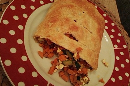 Zucchini-Feta-Strudel 10