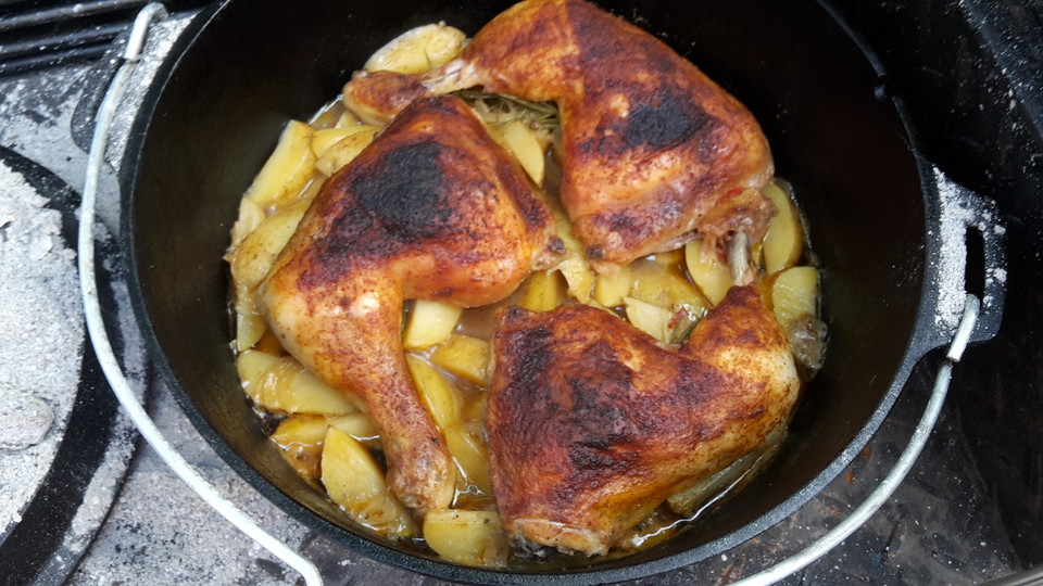Hähnchenschenkel auf Rosmarinkartoffeln aus dem Dutch Oven (Rezept mit Bild) Chefkoch.de