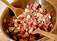 Brotsalat mit Gurke und Paprika