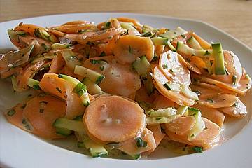 Karotten - Zucchini - Rohkost