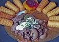 Saftiges Wildgulasch mit Wein und Pilzen