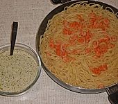 Shrimps auf Knoblauchspaghetti mit Joghurtpesto (Bild)