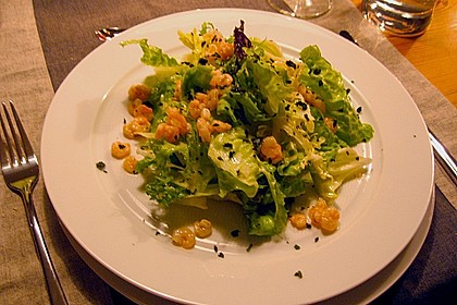 Kleiner Zupfsalat mit marinierten Krabben