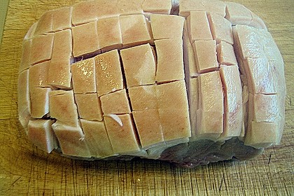 Schweinekrustenbraten in Zwiebel - Bier - Sauce 16