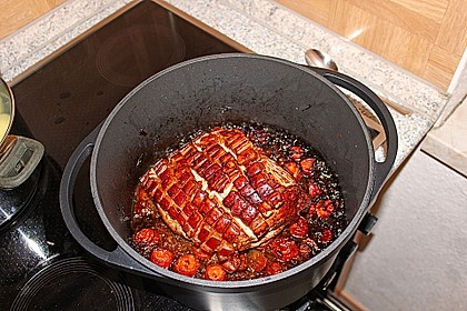 Schweinekrustenbraten in Zwiebel - Bier - Sauce 9