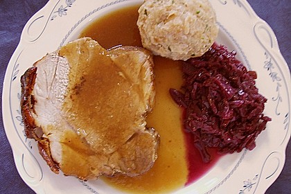 Schweinekrustenbraten in Zwiebel - Bier - Sauce 7