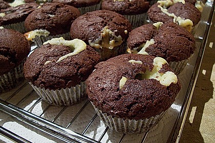 Schokoladen - Muffins mit Frischk&auml;se - F&uuml;llung 1