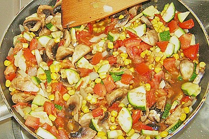 Bunte, mediterrane Gemüsepfanne mit Reis 11
