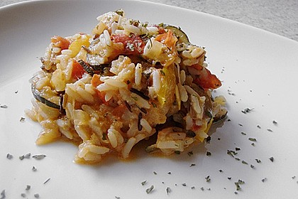 Bunte, mediterrane Gemüsepfanne mit Reis