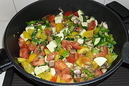 Bunte, mediterrane Gemüsepfanne mit Reis 6