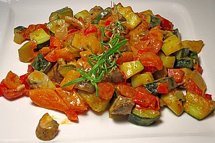 Bunte, mediterrane Gemüsepfanne mit Reis 3