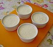 Bayrische Creme mit Erdbeerso&szlig;e (Bild)