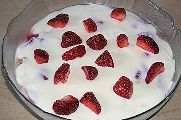Rhabarber - Erdbeer - Trifle