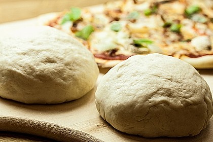 Pizzateig - schnell, einfach & lecker 3