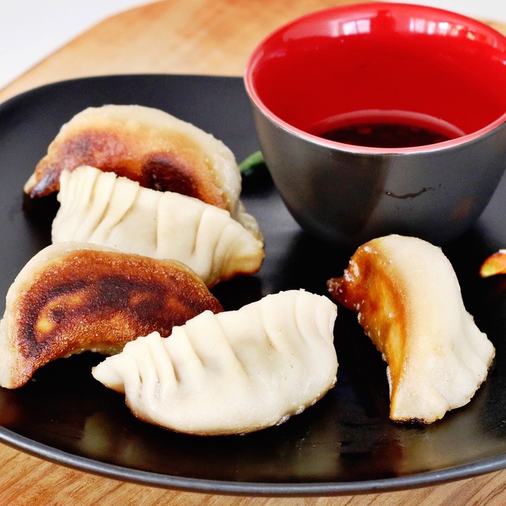 Chinesische Teigtaschen Jiaozi, Dumplings, Pot Sticker-Version (Rezept ...