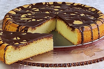 Einfacher Marzipankuchen mit zwei Zutaten