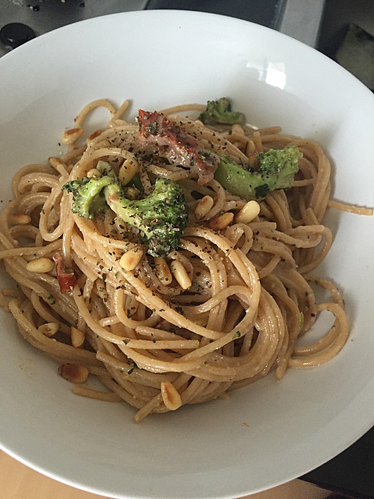 Mandelmus-Brokkoli-Spaghetti mit getrockneten Tomaten (Rezept mit Bild ...