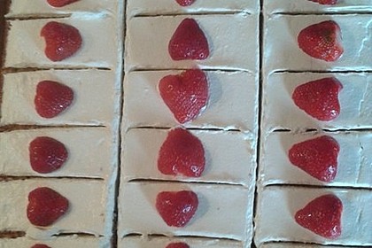 Erdbeer-Blechkuchen mit Cream Cheese Frosting 6