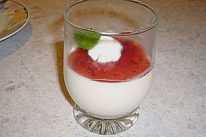 Panna Cotta mit Beerensoße 3
