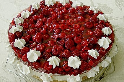 Frische Himbeertorte mit Schmand 10