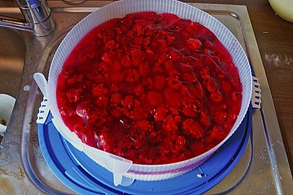 Frische Himbeertorte mit Schmand 95