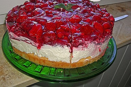 Frische Himbeertorte mit Schmand 45