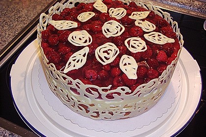 Frische Himbeertorte mit Schmand