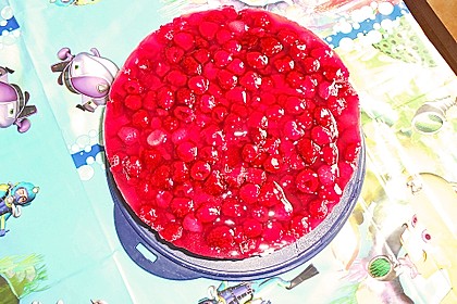 Frische Himbeertorte mit Schmand 96