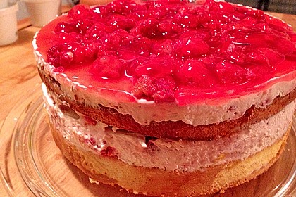Frische Himbeertorte mit Schmand 100