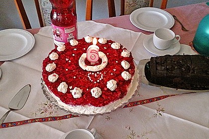 Frische Himbeertorte mit Schmand 98