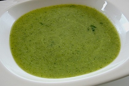 Zucchinicremesuppe mit Basilikum 2