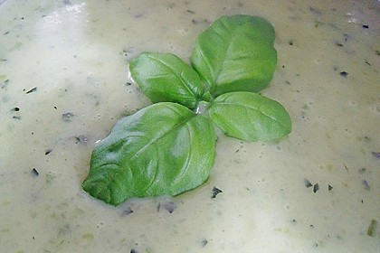 Zucchinicremesuppe mit Basilikum 3