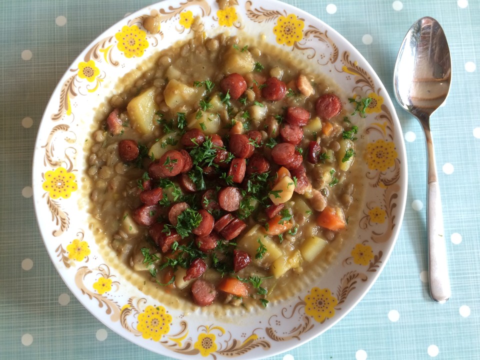 Linsensuppe mit Kartoffeln und Mettwurst (Rezept mit Bild) | Chefkoch.de