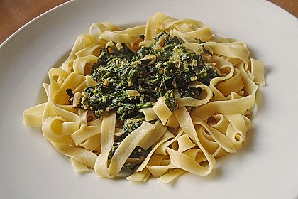 Vollkornnudeln mit Spinat - Käse Sauce 1