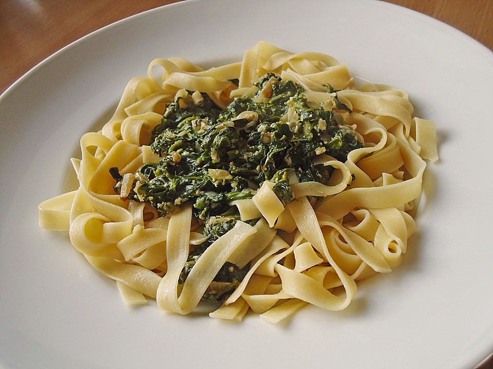 Gorgonzola Spinat Sauce Zu Pasta Oder Gnocchi — Rezepte Suchen