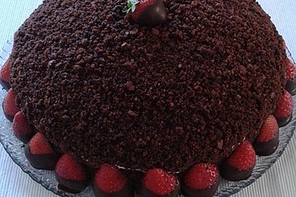 Maulwurfkuchen mit Erdbeeren