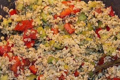 Tabuleh mit Paprika, Gurke, frischer Minze und Petersilie 2