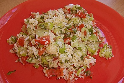 Tabuleh mit Paprika, Gurke, frischer Minze und Petersilie 1