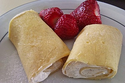 Gef&uuml;llte Crepes mit Amaretto Creme