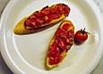 Bruschetta mit Kirschtomaten und Basilikum