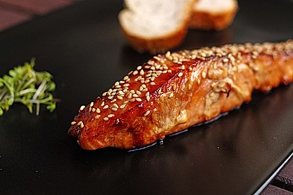 Japanischer gegrillter Lachs mit Teriyaki - Soße