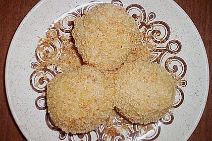 &Ouml;sterreichische Marillenkn&ouml;del mit Topfenteig