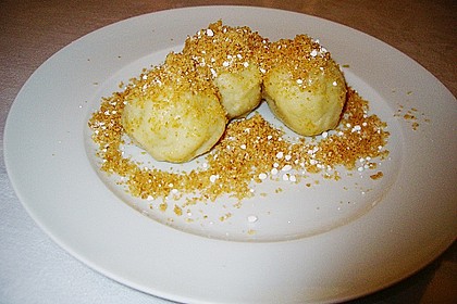 &Ouml;sterreichische Marillenkn&ouml;del mit Topfenteig 1