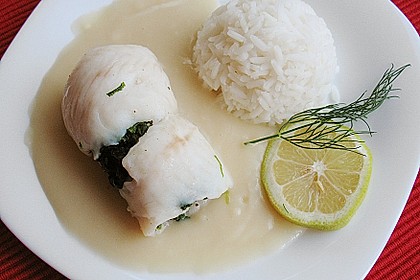 Pangasiusfiletr&ouml;llchen mit Spinatf&uuml;llung in Dillsauce